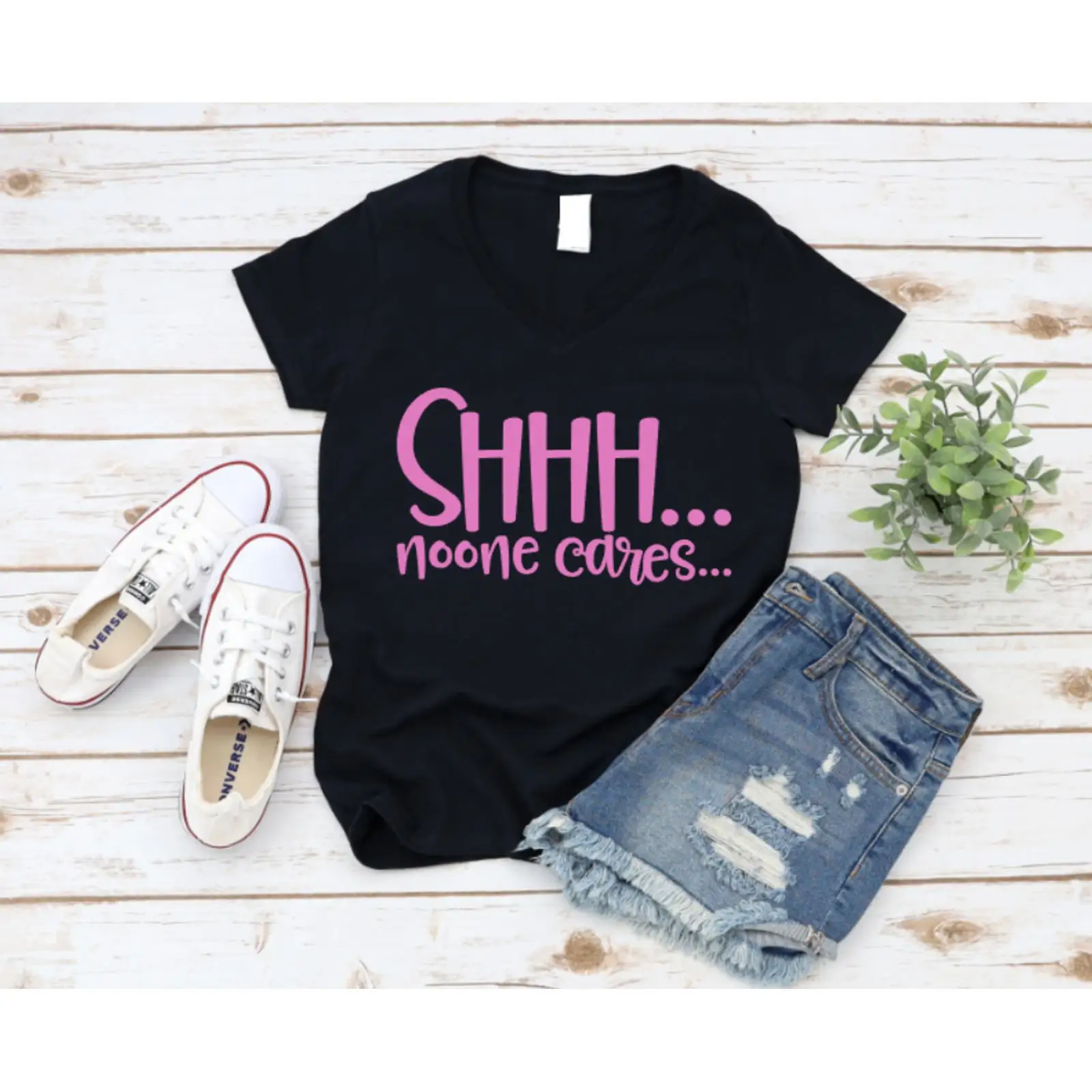 Black t shirt with pink text ' - огляд і ціна On Sneaker Care